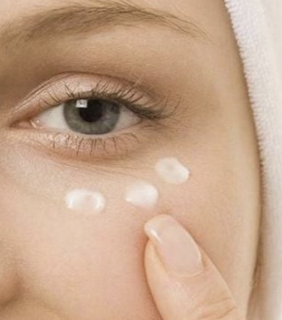 Điều Trị Thâm Quầng Mắt Dally 